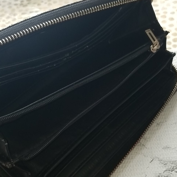 Guess Wallet - Picture 8 of 12